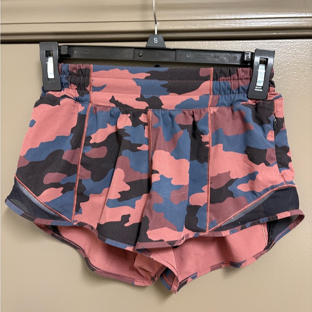 Womens lululemon hotty hot shorts size 2 2.5 inch